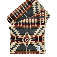 Chargez l’image dans le spectateur de la Galerie, Artisan-Made Blankets & Throws
