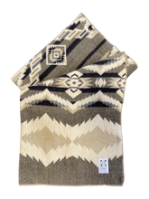 Chargez l’image dans le spectateur de la Galerie, Artisan-Made Blankets & Throws