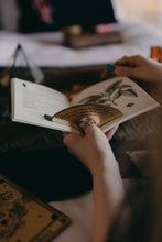 Chargez l’image dans le spectateur de la Galerie, Book Page Spreader