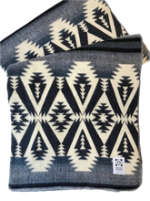 Chargez l’image dans le spectateur de la Galerie, Artisan-Made Blankets & Throws