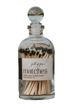 Chargez l’image dans le spectateur de la Galerie, Le noir est plein d'allumettes.