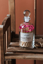 Chargez l’image dans le spectateur de la Galerie, Le noir est plein d'allumettes.