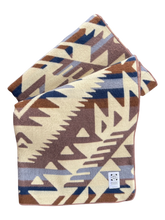 Chargez l’image dans le spectateur de la Galerie, Artisan-Made Blankets & Throws