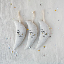 Chargez l’image dans le spectateur de la Galerie, Lavender & Cotton filled Ornament