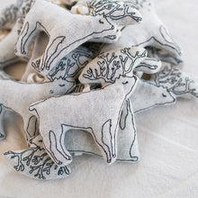 Chargez l’image dans le spectateur de la Galerie, Lavender & Cotton filled Ornament