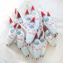 Chargez l’image dans le spectateur de la Galerie, Lavender & Cotton filled Ornament