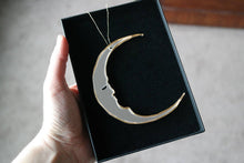 Chargez l’image dans le spectateur de la Galerie, Crescent Moon Ornament
